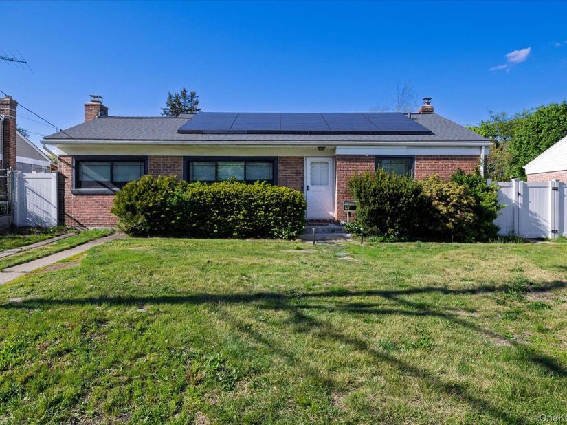 69 W 22nd Street, Huntington Station NY 11746
