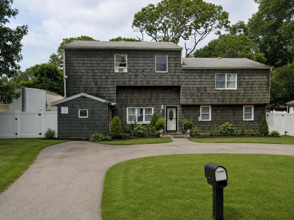 3 Lee Place, Mastic NY 11950