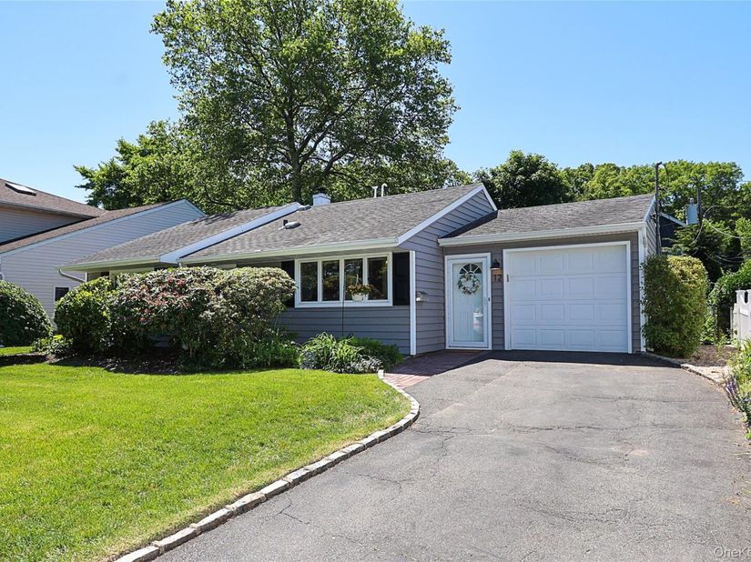 12 Ronan Road, Glen Cove NY 11542