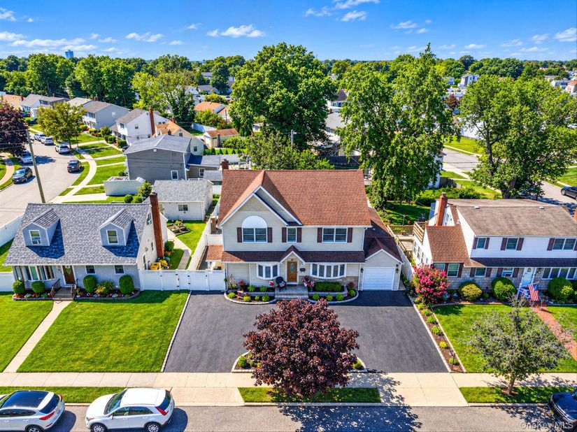 16 Salem Road, Hicksville NY 11801