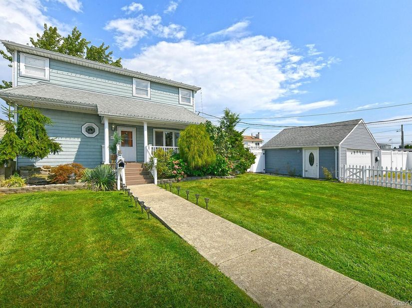 48 Lake Street, Lindenhurst NY 11757