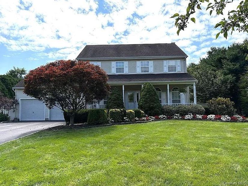 8 Ashford Lane, Huntington NY 11743