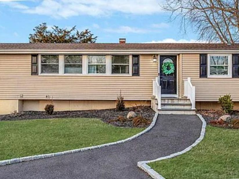 37 Buckskin Lane, Selden NY 11784