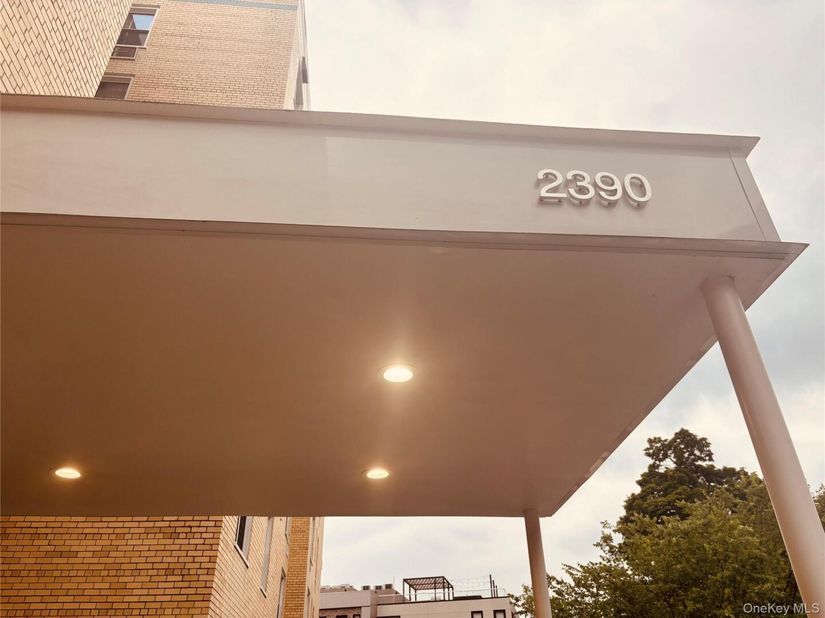 Undisclosed Address #1057108, Bronx NY 10463