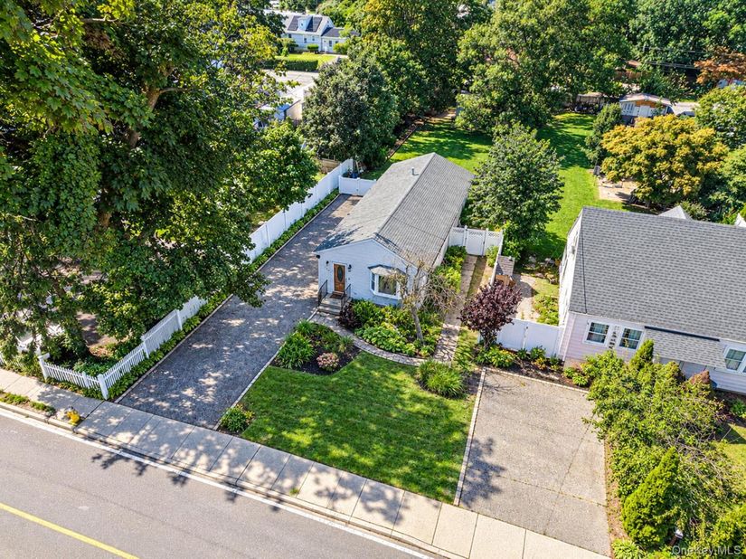 182 Commack Road, Deer Park NY 11729