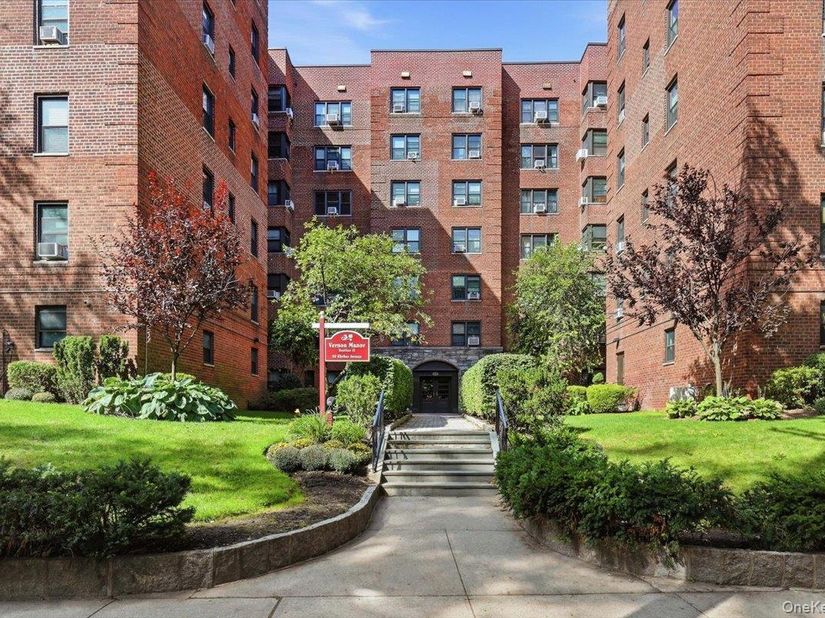 30 Ehrbar F121, Mount Vernon NY 10552