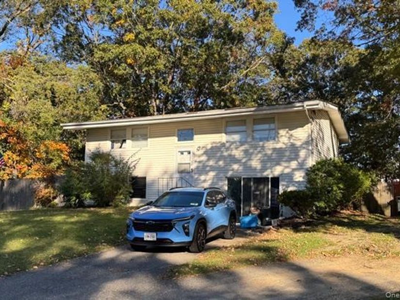 12 Arrowhead Lane, East Setauket NY 11733