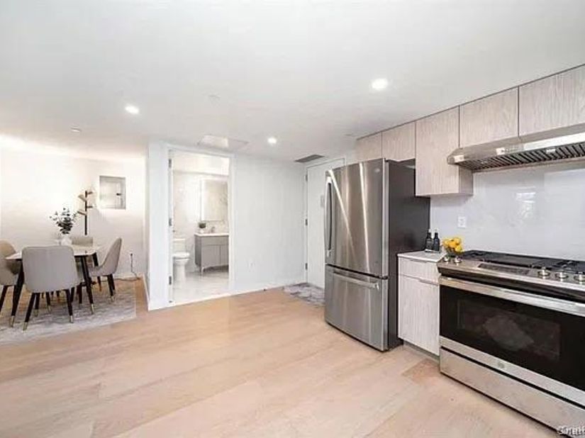 136-80 41 Ave 7, Flushing NY 11355