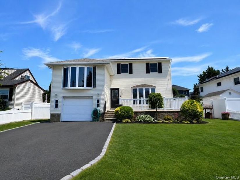 42 Marbourne Road, Bethpage NY 11714