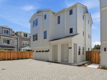 111 Sunnyside Court