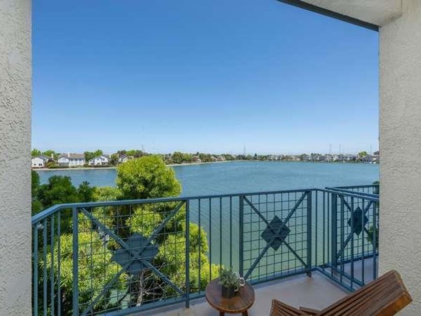 300 Baltic Circle 318, Redwood Shores CA 94065