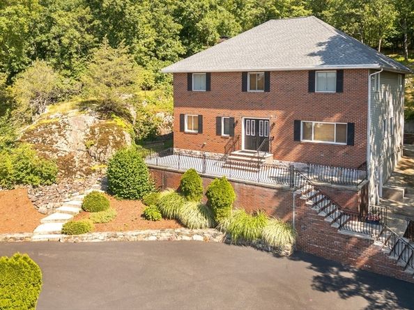 12 Parkway Dr, Saugus MA 01906
