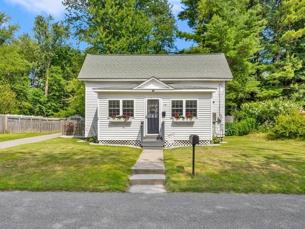 75 Norwood Ave, Leominster MA 01453