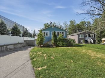 22 Hayward Ave