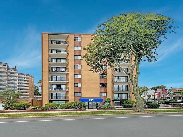 295 Lynn Shore Dr 104, Lynn MA 01902