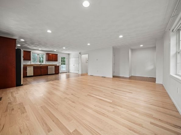 6 Fairlawn, Burlington MA 01803