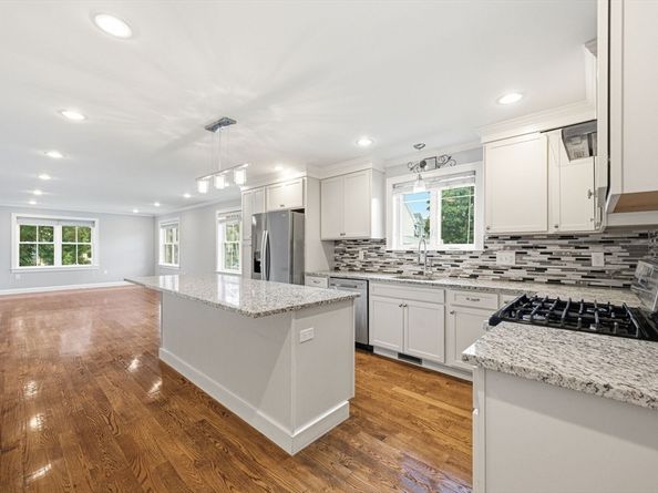 305 Lynn St, Malden MA 02148