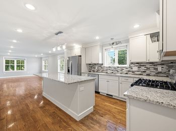 305 Lynn St