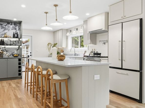 34 Governor Winthrop Rd 1, Somerville MA 02145