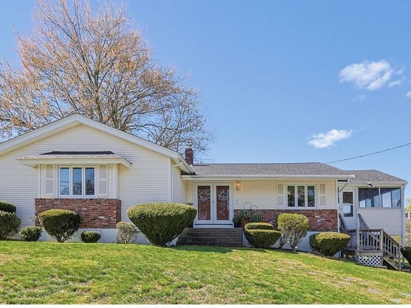 3 Sunnyside Ln, Milford MA 01757