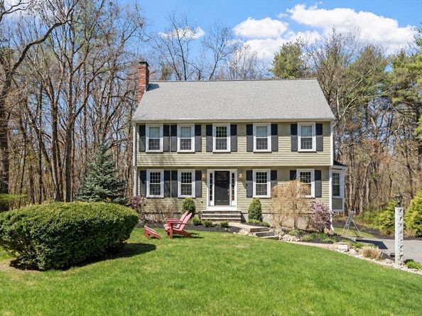 112 Stonecleave Road, North Andover MA 01845