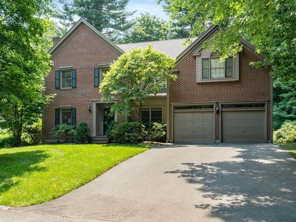 38 Upwey Rd, Wellesley MA 02481