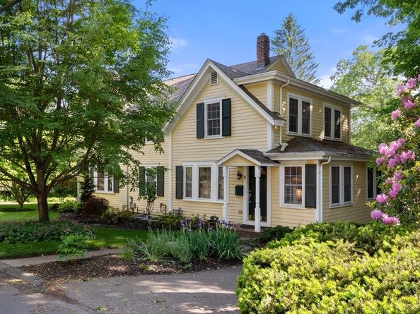 8 Avon Rd, Wellesley MA 02482