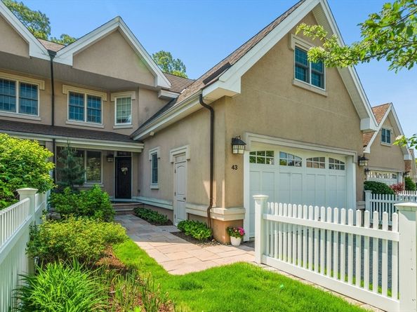 287 Langley Rd 43, Newton MA 02459