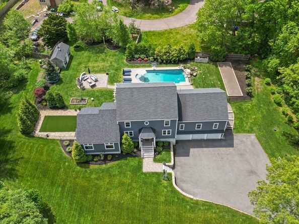 57 Candlewood Dr, Topsfield MA 01983