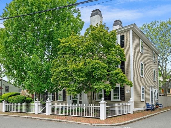 2 Andover St B, Salem MA 01970