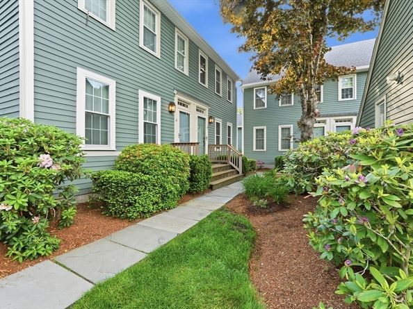 63 Brookdale Cir 63, Shrewsbury MA 01545