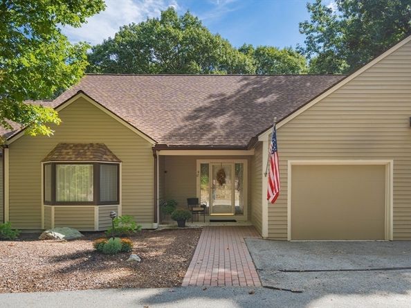 40 Bentwood Dr 40, Sturbridge MA 01566