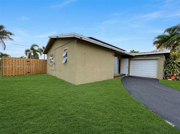 2498 NW 98th Ln, Sunrise FL 33322