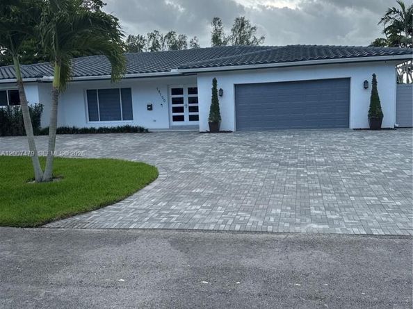 19150 S Saint Andrews Dr, Hialeah FL 33015