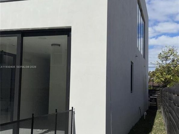 2484 SW 18th St, Miami FL 33145