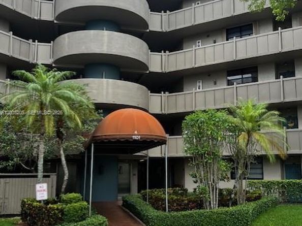 1101 Colony Point Cir 318, Pembroke Pines FL 33026