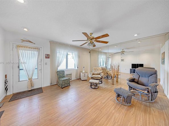 15600 NE 6th Ave 28D, Miami FL 33162