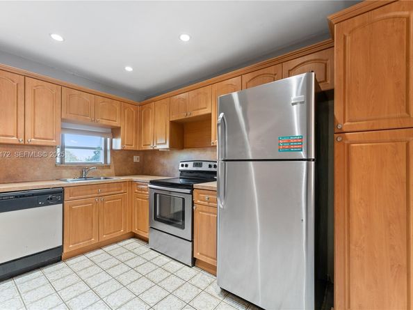 8901 S Hollybrook Blvd 303, Pembroke Pines FL 33025