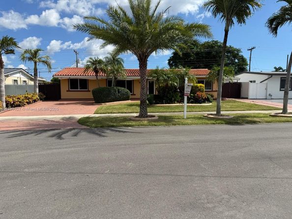 1901 SW 90th Ave, Miami FL 33165