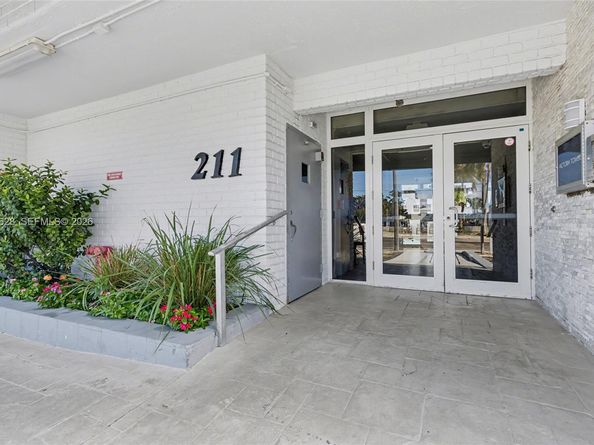 211 S Ocean Dr 205, Hollywood FL 33019