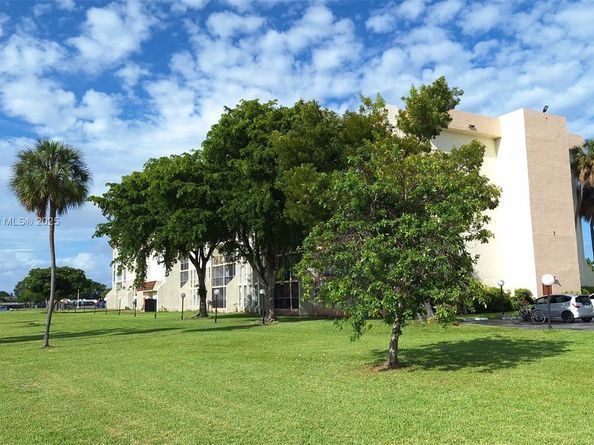 601 Three Islands Blvd 404, Hallandale Beach FL 33009