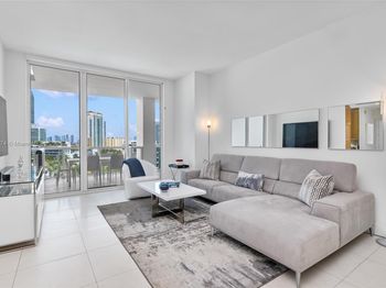 50 S Pointe Dr