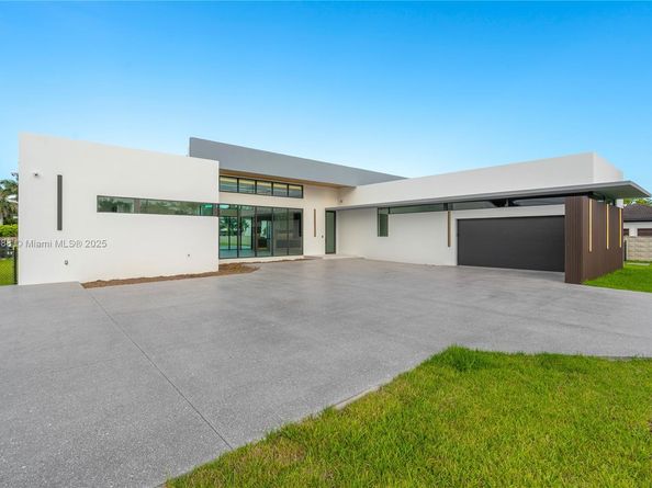 12190 NW 6th St, Miami FL 33182