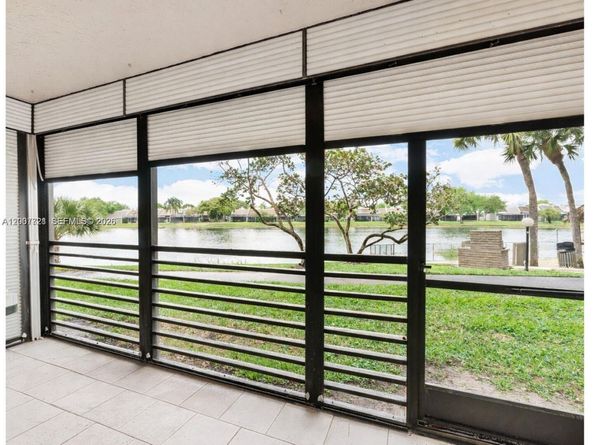 1101 Colony Point Cir 101, Pembroke Pines FL 33026