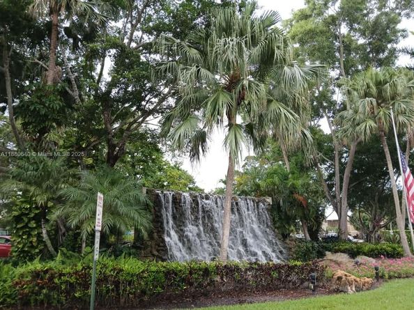 16325 Golf Club Rd 102, Weston FL 33326