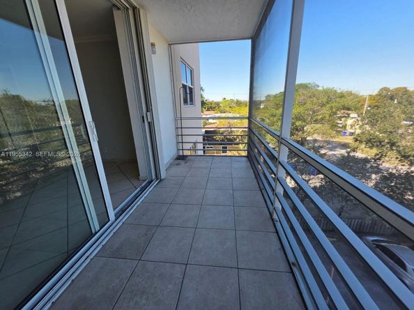 1830 Dixieanna St 406, Hollywood FL 33020