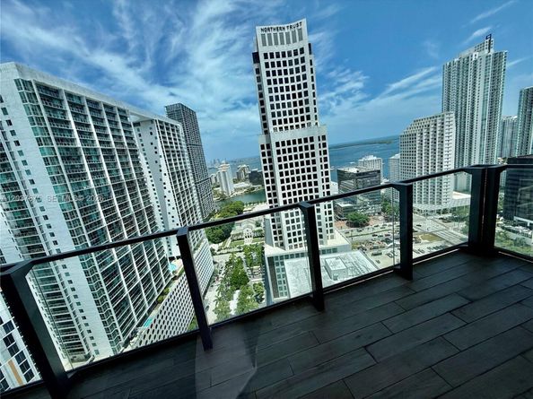 68 SE 6th St 2707, Miami FL 33131
