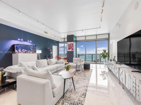 460 NE 28th St 4002, Miami FL 33137