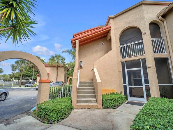 8606 SW 3rd St 103, Pembroke Pines FL 33025