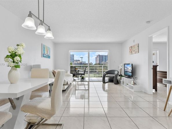 17801 N Bay Rd 607, Sunny Isles Beach FL 33160